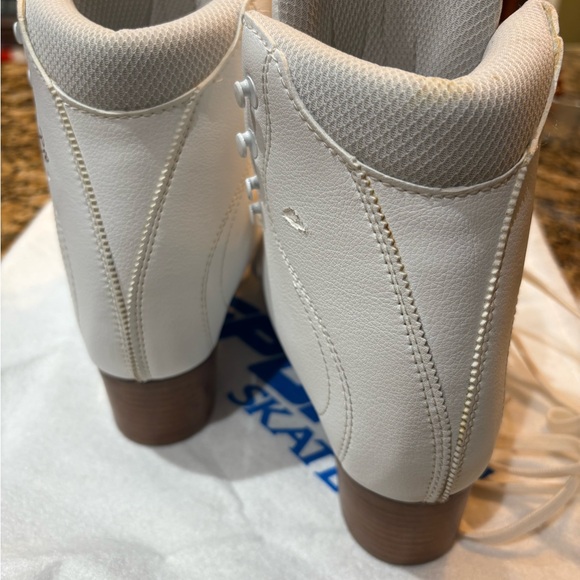 RISPORT Royal Pro 250 C / 6.5 figure skates (Boots only) - Picture 3 of 13